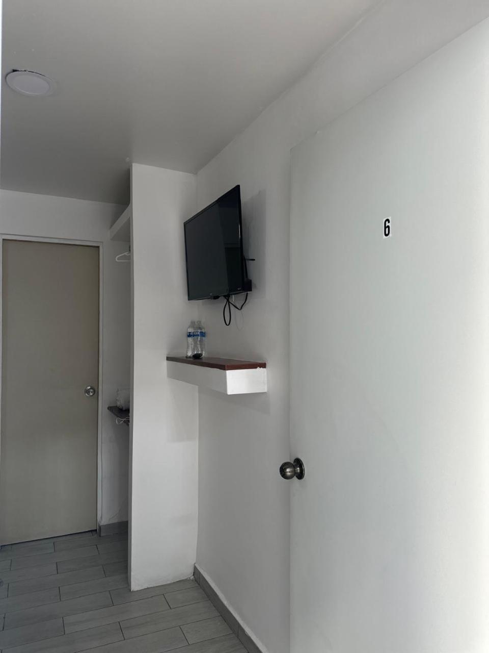 Apartamentos Ambassador ティファナ エクステリア 写真
